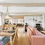 2 Bedroom Stunning In Ferienhaus